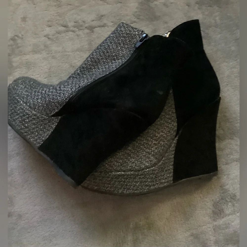 Black & Gray Two Tone Wedges New in Box by Bamboo - Picture 9 of 14